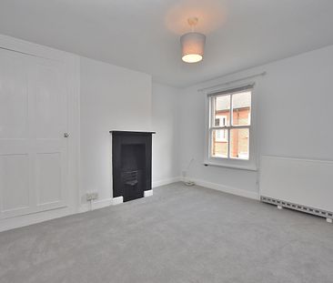 2 bedroom mid terraced property to rent, - Photo 4