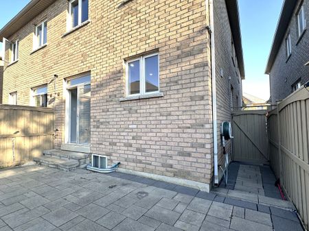 For Lease - 28 Voysey Way, Markham, Ontario - Photo 5