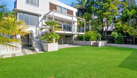 Epsom , Architecturally designed stunning five bedroom four Bathroom Home! - Photo 4