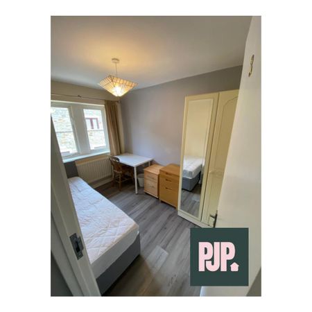 4 bedroom flat to rent - Photo 3