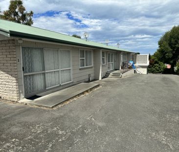 Tidy West End Unit - Photo 2