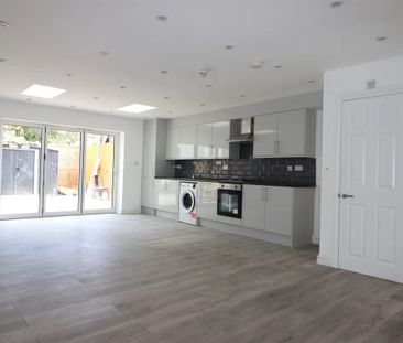 2 Bed Detached House, Sidney Road, SE25 - Photo 6