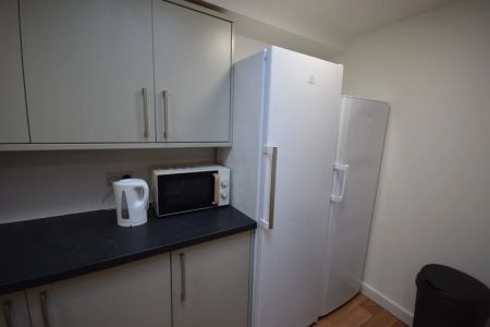 To Rent Seamoor Lane, Westbourne, Bournemouth, BH4 £3,150 pcm Tenancy Info - Photo 5