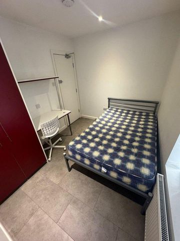 5 bedroom flat to rent - Photo 3