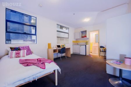 2 Bedroom Apartment - Photo 2