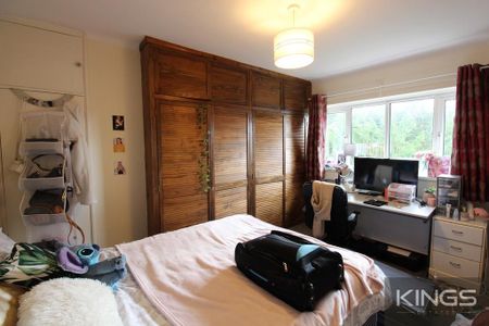 4 bedroom semi-detached house to rent - Photo 3