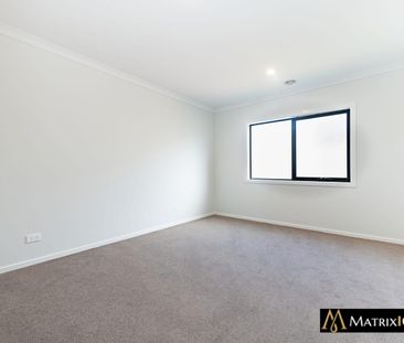 Part furnished Modern Family Home in Upper Point Cook - Photo 2