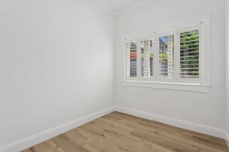 Renovated Beach Front One Bedroom Apartment with study/2nd bedroom - Photo 2