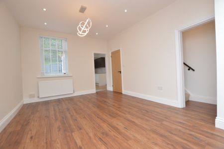 3 Bedroom Terraced House - Photo 4