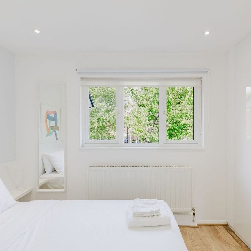 2 Bed Flat, Henley Drive, SE1 - Photo 1