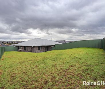 Two Bedroom Unit- Available -20.11.2025 - Photo 1