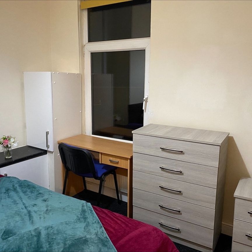 2 Bed Flat, Crookes Vally Road, S10 - Photo 1