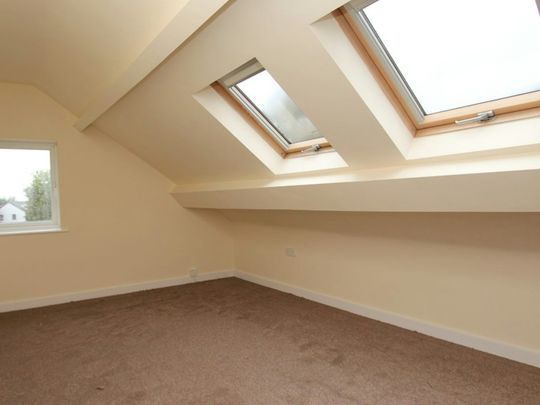 Flat to rent on - Photo 1