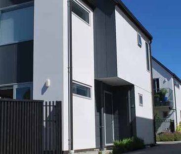 Modern 3BR Townhouse in St Albans - Photo 1