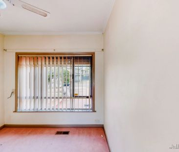 3 Bed, 1 Bath - Photo 6