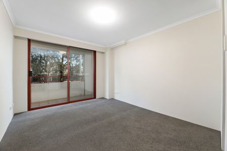 Modern Two Bedroom Retreat with Secure Parking - Photo 5