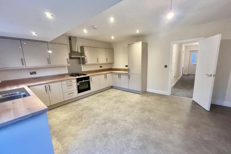 Sackville Street - Photo 4