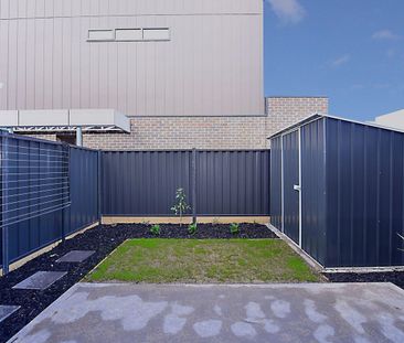 Light Filled Modern Townhouse - Photo 5