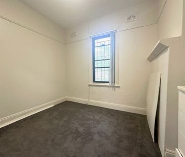 CONVENIENTLY LOCATED HOME - Photo 3