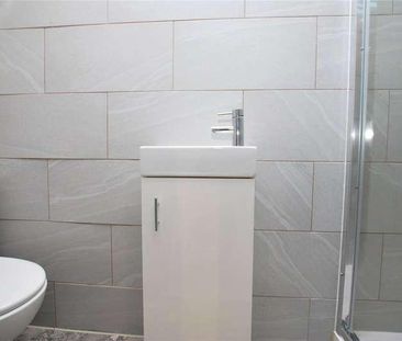 Raymond Crescent, Guildford, Surrey, GU2 - Photo 4