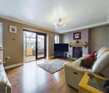 4 bedroom detached house to rent - Photo 1
