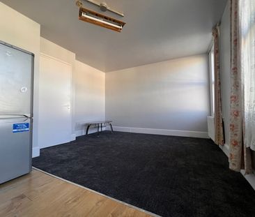 1 Bed Flat, Wellwood Road, IG3 - Photo 3