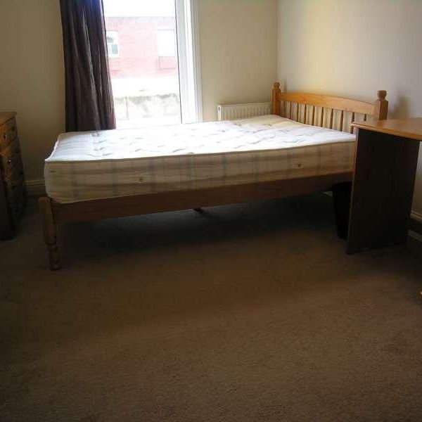 Bedroom Flat In Winton, BH9 - Photo 1