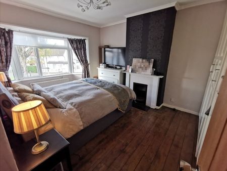 3 Bed Semi-Detached House, Brenley Gardens, SE9 - Photo 3