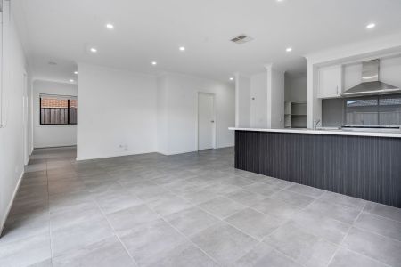 Perfect balance of space, style & convenience! - Photo 2