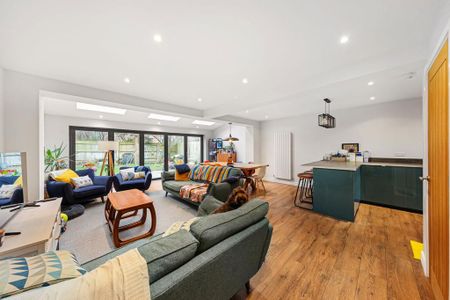 3 bedroom end of terrace house to rent - Photo 4