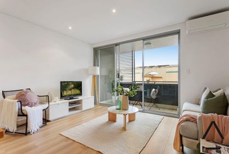 Modern Urban Retreat with Dual Balconies in the Heart of Alexandria - Photo 4