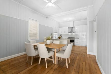 Charming Air-Conditioned Queenslander with Modern Comforts - Photo 3