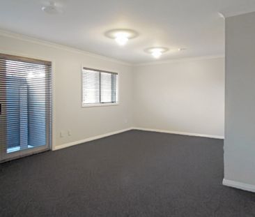 Spacious 2-Bedroom Unit in Onehunga - Photo 5