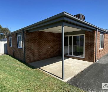 Stunning 4-Bedroom Family Home for Rent - Photo 1