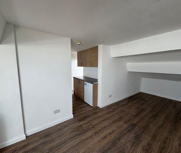 Room in a Shared House, Wetherby Road, LS17 - Photo 1