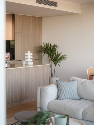 Luxury 3 Bedroom + Study Residence I Walk to Everything - Photo 1