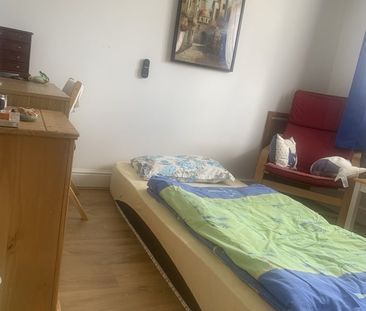 Room in a Shared House, Fulcher Row, RG6 - Photo 3