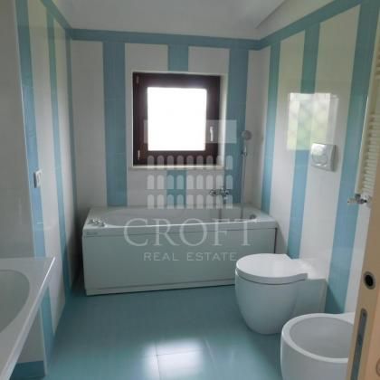 Cassia-La Storta: Idependent villa in small gated community, 1 homeoffice/study, 5 bedrooms, 3 bathrooms, lounge, dining room, kitchen, terrace, garden, AC in all bedrooms, private parking space. Ref. 2206 - Foto 2