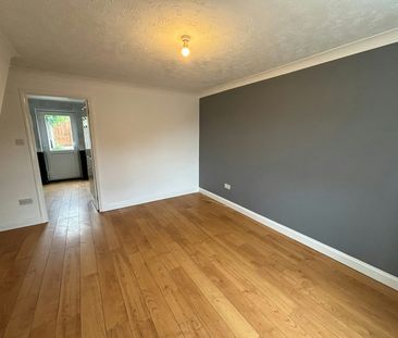 Semi-detached house to rent on - Photo 2
