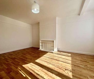 Holwell Place, Pinner, HA5 - Photo 2