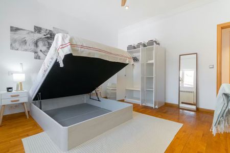 Via Augusta, Barcelona, Catalonia 08017 - Photo 2