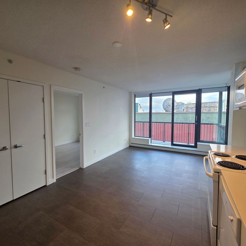 Spacious Open Layout in Gastown! 1 Bed/1 Bath avail December 1st - Photo 1