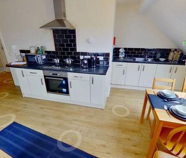 4 bedroom flat to rent - Photo 6