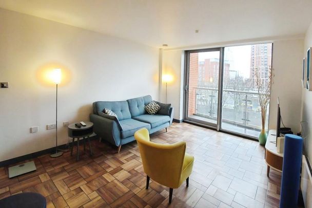 2 bedroom flat to rent - Photo 1