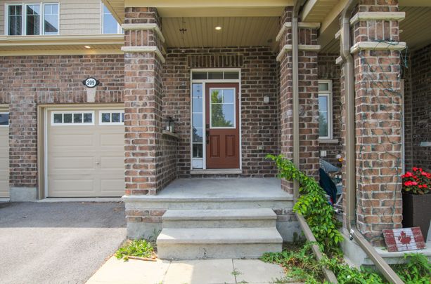 For Lease - 209 Hartsmere Drive, Stittsville - Munster - Richmond, Ontario - Photo 1
