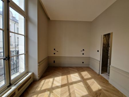 Location Appartement 4 pièces 87m² ORLEANS 45000 - Photo 2