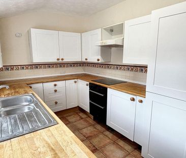 2 bedroom semi-detached house to rent - Photo 6