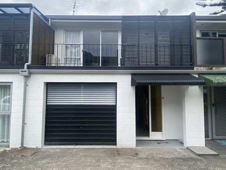 Very Tidy Great location - Photo 2