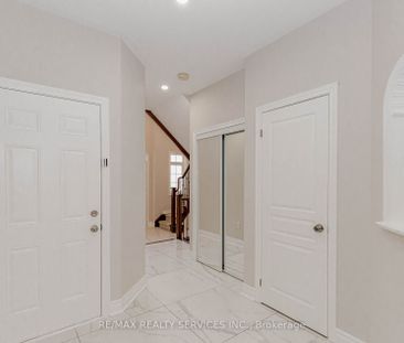 Detached Home For Lease | N8141722 - Photo 2