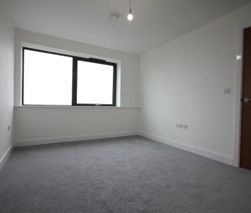 2 bedroom penthouse to rent - Photo 4